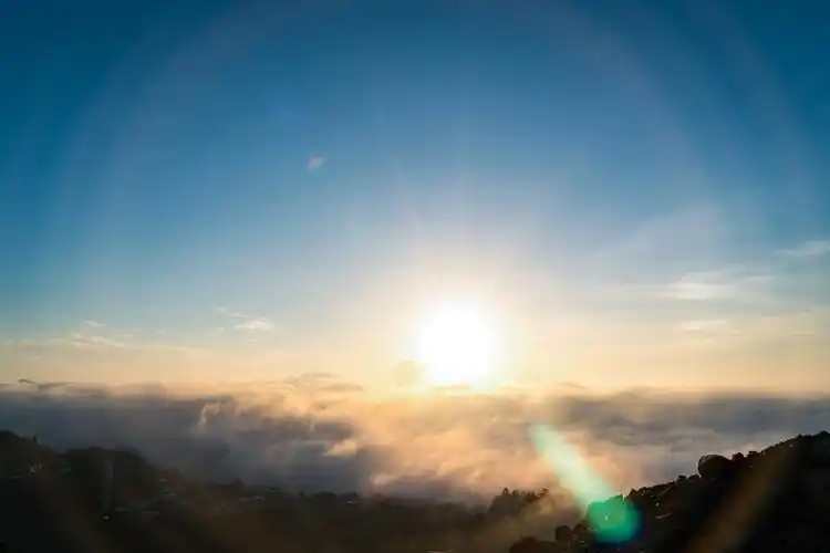 破晓(这月的追光之路)