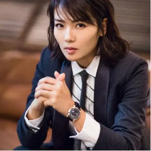 品一品这个发型不仅发型流线感太强,而且造型有点刻意但是到了第二部