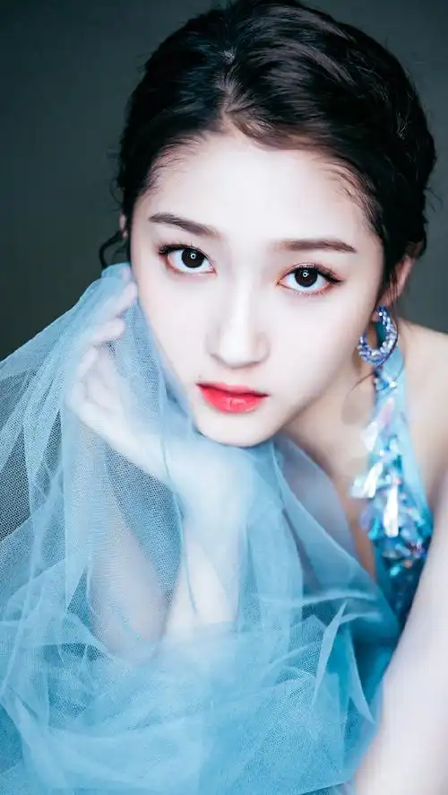 关晓彤 红毯关晓彤光影留芳#关晓彤#这组照片可以说很美了哦自修禁二