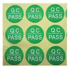 绿色qcpass标签品质检验合格不干胶贴纸定做qc标贴产品出货合格证