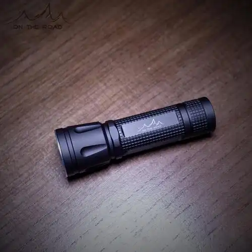 在路上z821 迷你变焦手电 强光远射充电手电筒l2 t6 1000流明