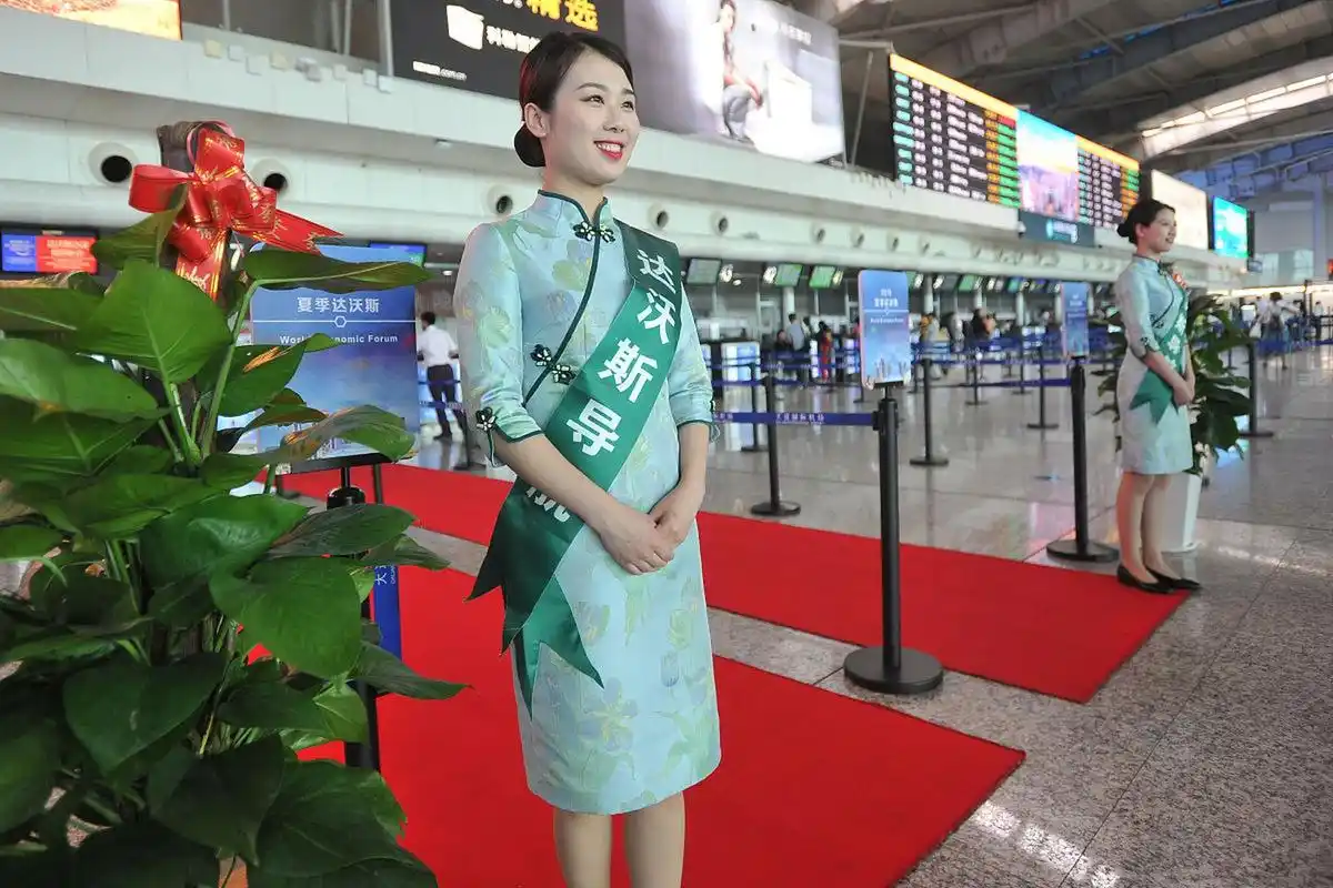 春秋航空空乘员工侮辱乘客,公司回应停飞处理.