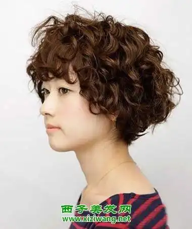 女生陶瓷烫小卷发型图片飘逸感十足的女生烫发发型