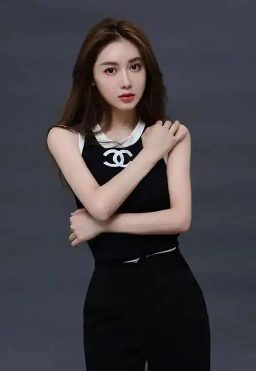 百花体坛大长腿詹蜜腾讯nba女主播美娜