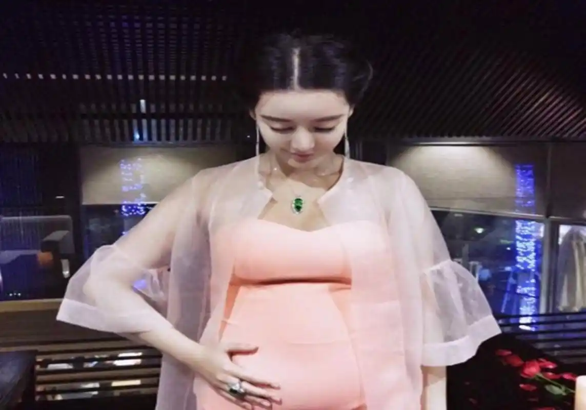 原创八年整容成范冰冰网红孕妇生下的孩子颜值成焦点如今怎样了