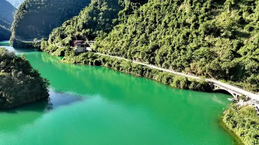 鹤峰夏日好风光醉在山水间