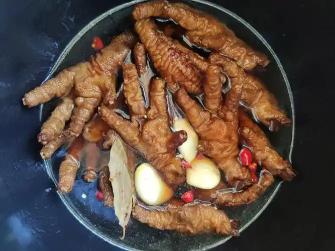 太棒了!下面就说一下我这个虎皮鸡爪的做法!(没人看就自己记录一下)1.