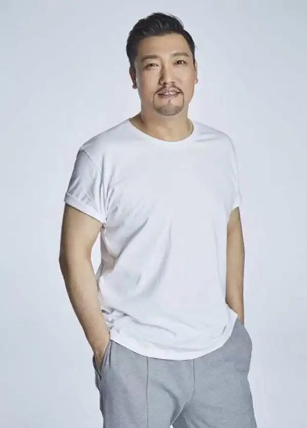 放弃副处待遇转行做喜剧,贾冰凭什么被郭德纲赵本山相继争抢