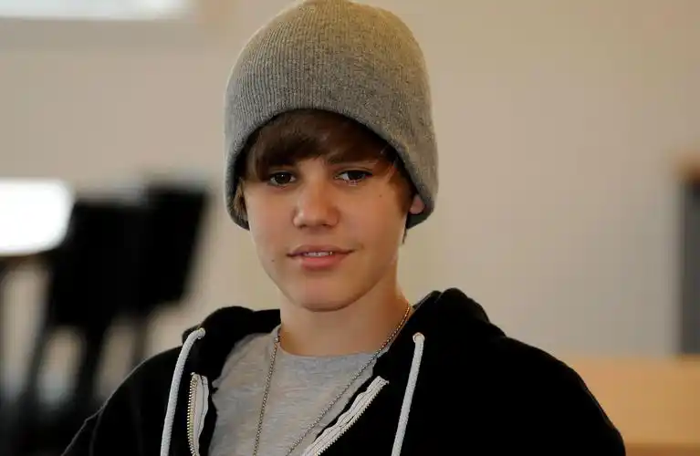 贾斯汀99比伯连帽衫帽子微笑名人壁纸