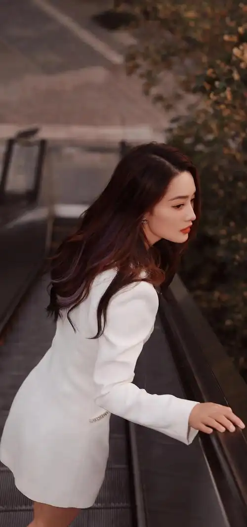 【李沁壁纸】知足且坚定,温柔且上进