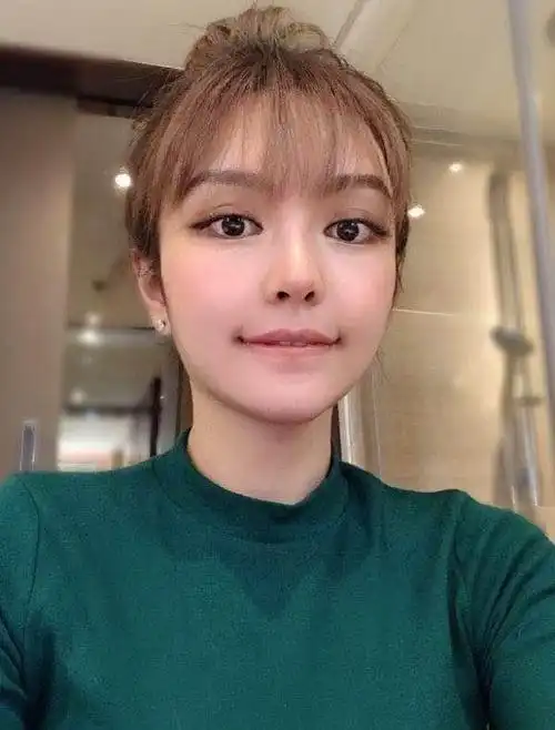 周扬青晒出素颜照自称富贵女孩暗示罗志祥两人门当户对