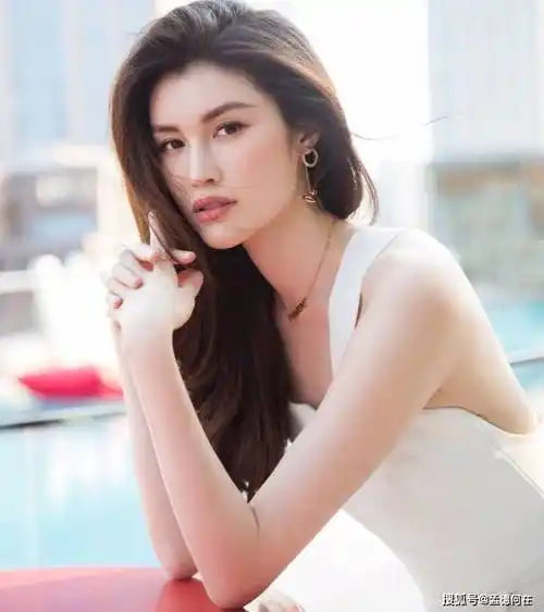 原创不愧是维密模特世界级女神何穗写真赏