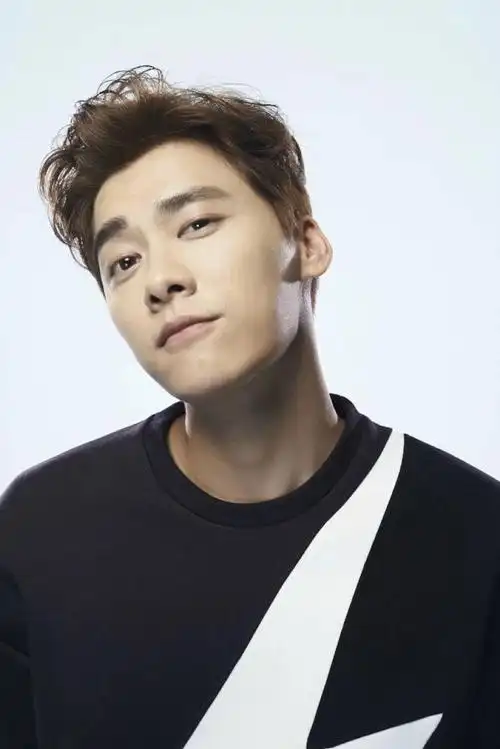 李易峰,中国男演员歌手1987年5月4日生于四川成都,毕业于四川师范大学