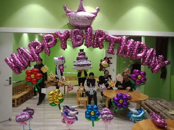 看!老师们为我们布置的生日会场