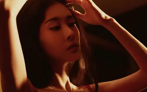 张碧晨红裙性感优雅桌面壁纸