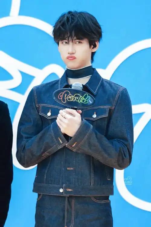 周柯宇星光大赏##周柯宇保龄球港风大片