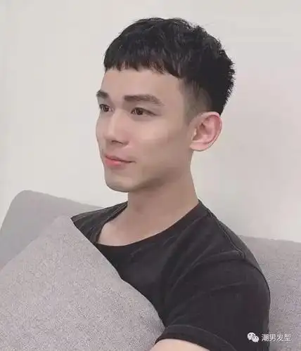 2020年夏季男生发型参考,剪这3款超好看!|刘海|短发|飞机头_网易订阅