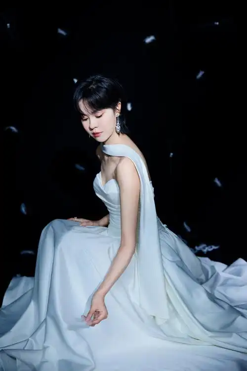 郁可唯唱西班牙语太哇塞了##郁可唯劳拉费琪西班牙语