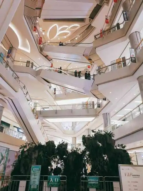 清河万象汇-"五彩城傍晚来到五彩城看到了不同的景色,.