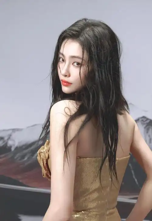 许佳琪怼着脸拍的魅惑