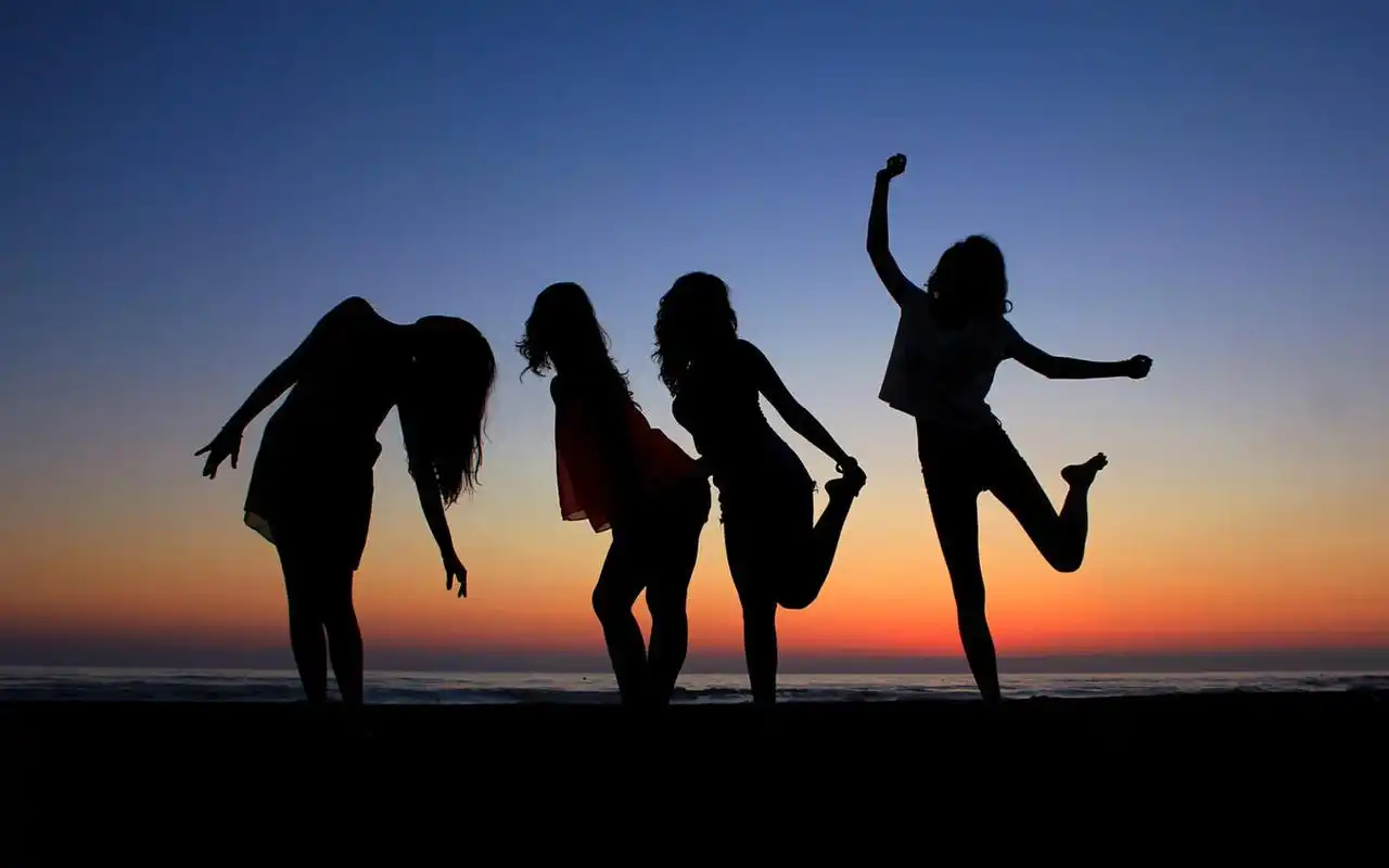 美女背影高清图片桌面壁纸