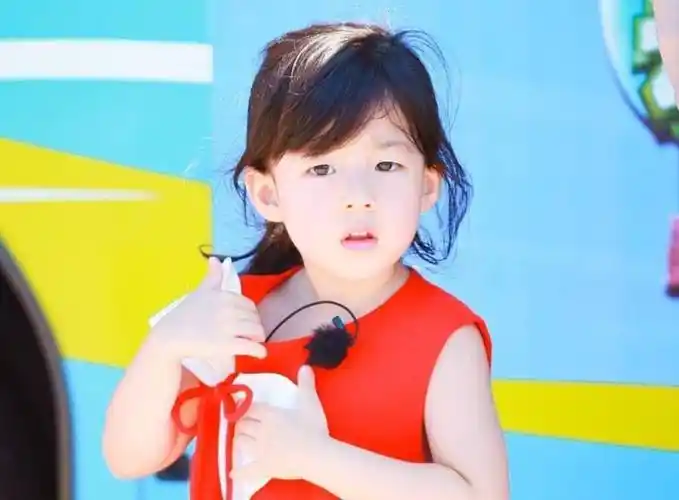 看到6岁的小泡芙,才懂啥是开挂式长大_霍思燕_杜江_小时候