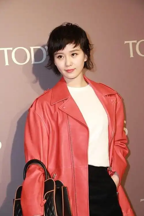 刘诗诗短发造型太飒了,酷炫霸气还有范,女生看了太着迷