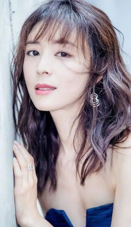 明星中"张静初"是一个很好听的名字!