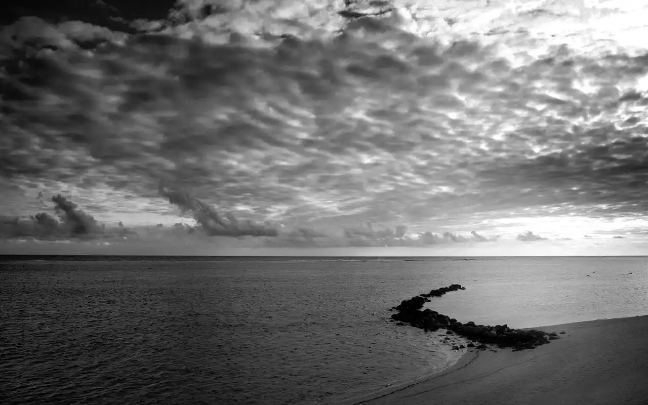 海滩海景桌面壁纸之黑白背景