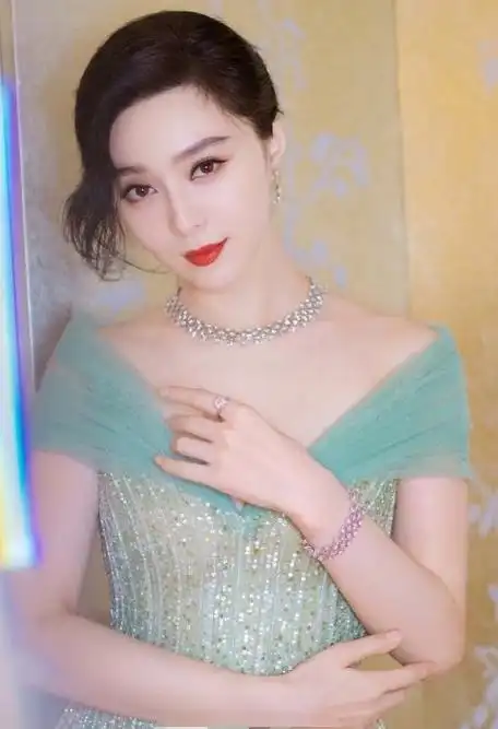 范冰冰个人资料:范冰冰,别名范爷,冰冰