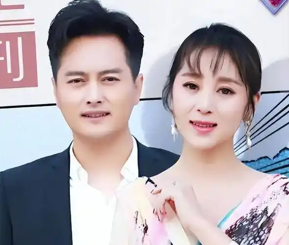 云飞和高月分手6年,一个娶北大才女,一个带着女儿艰难生活_父母_酒吧