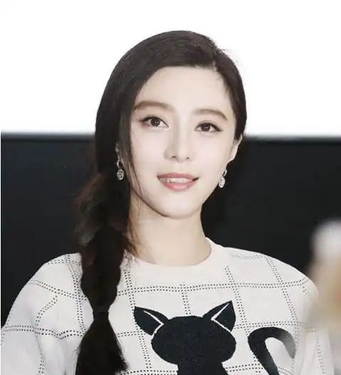 范冰冰"改邪归正"变淑女?蓬松麻花辫做范爷