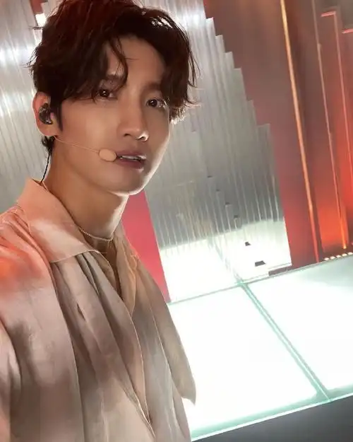 沈昌珉超话220101沈昌珉ins更新:happy new year~7815#smtownlive