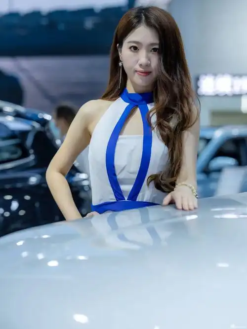 会展中心车展现场靓丽车模 - 摄影沙龙 - 深圳论坛