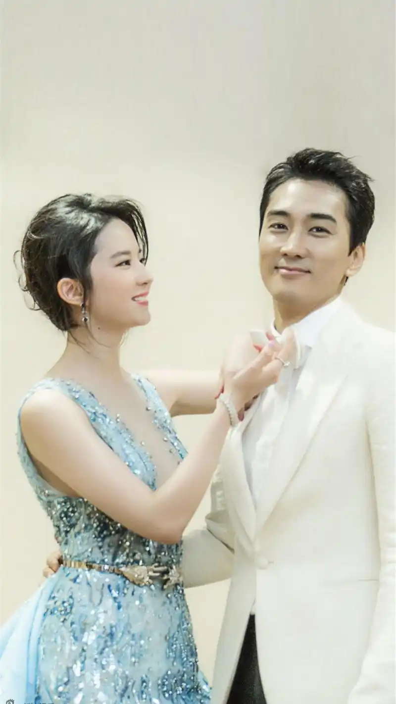 刘亦菲宋承宪甜蜜合影图片手机壁纸下载_明星_手机壁纸下载_美桌网