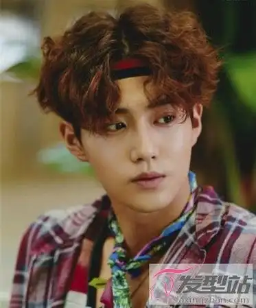 纹理中分男生发型简约洋气提升颜值