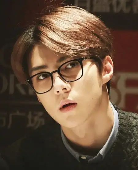 韩式男生的刘海偏分发型男生短发偏分发型