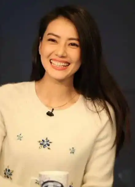 高圆圆做客《东方眼》-女神展笑颜露牙龈