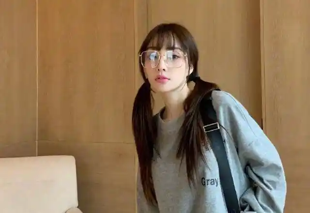 李小璐素颜录视频,没有美颜和滤镜,40岁的状态堪称人间真实_网友_皮肤