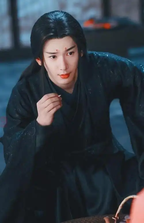 剧中燕池悟是搞笑担当生活中刘芮麟帅气阳光你更喜欢哪一种