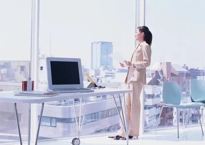 女性办公室工作图片办公室工作女性