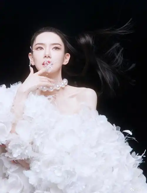 戚薇乘风图鉴##乘风2024##乘风2024开播