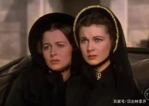 《飘》中英弟看到思嘉希礼拥抱,告诉了媚兰,为什么反被赶走了?