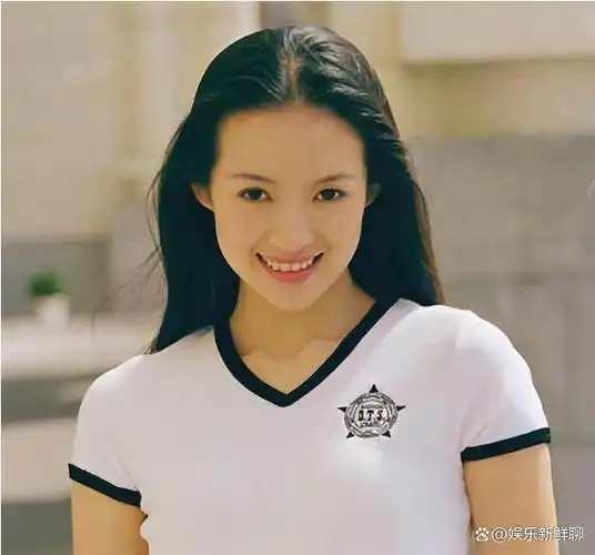 肚兜领奖惹争议接提子成焦点章子怡上位史比你想得更传奇