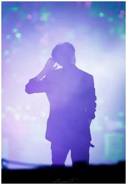 令人怦然心动的剪影杀 欣赏王俊凯的绝世侧颜