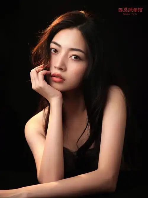 肖像照一眼神便是流动的情绪