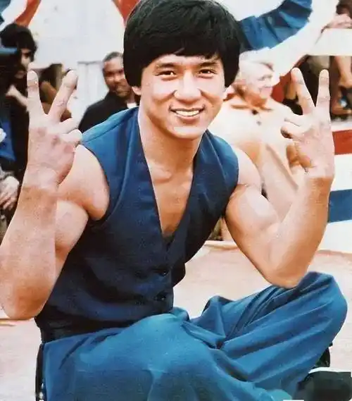 这3位拒改国籍的艺人真霸气_甄子丹_成龙_进行