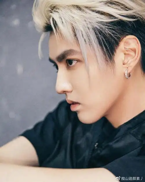 吴亦凡也颜值跌落了曝恋情却被关注身材曾亲自回应发胖原因