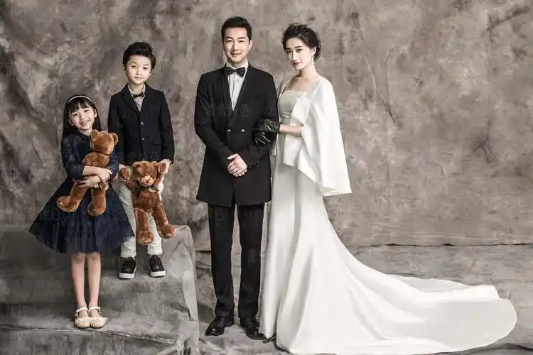 蕾蕾纯色高端写真馆_全家福 | 艺术写真 | 贵阳雷蕾纯色婚纱摄影