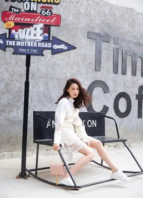 李沁清新户外性感街拍写真图片